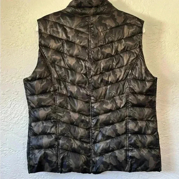 INC International Concepts high collar reversible women’s quilted puffer vest - Picture 10 of 10